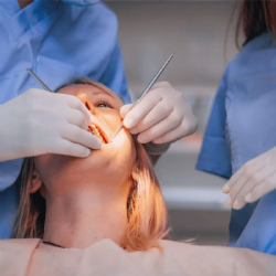 Luva de procedimento em l�tex com p� c/100 Unigloves